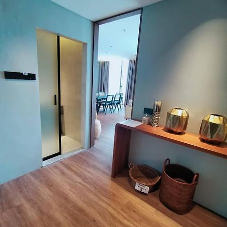 Roxy Beach Resort Sematan エクステリア 写真