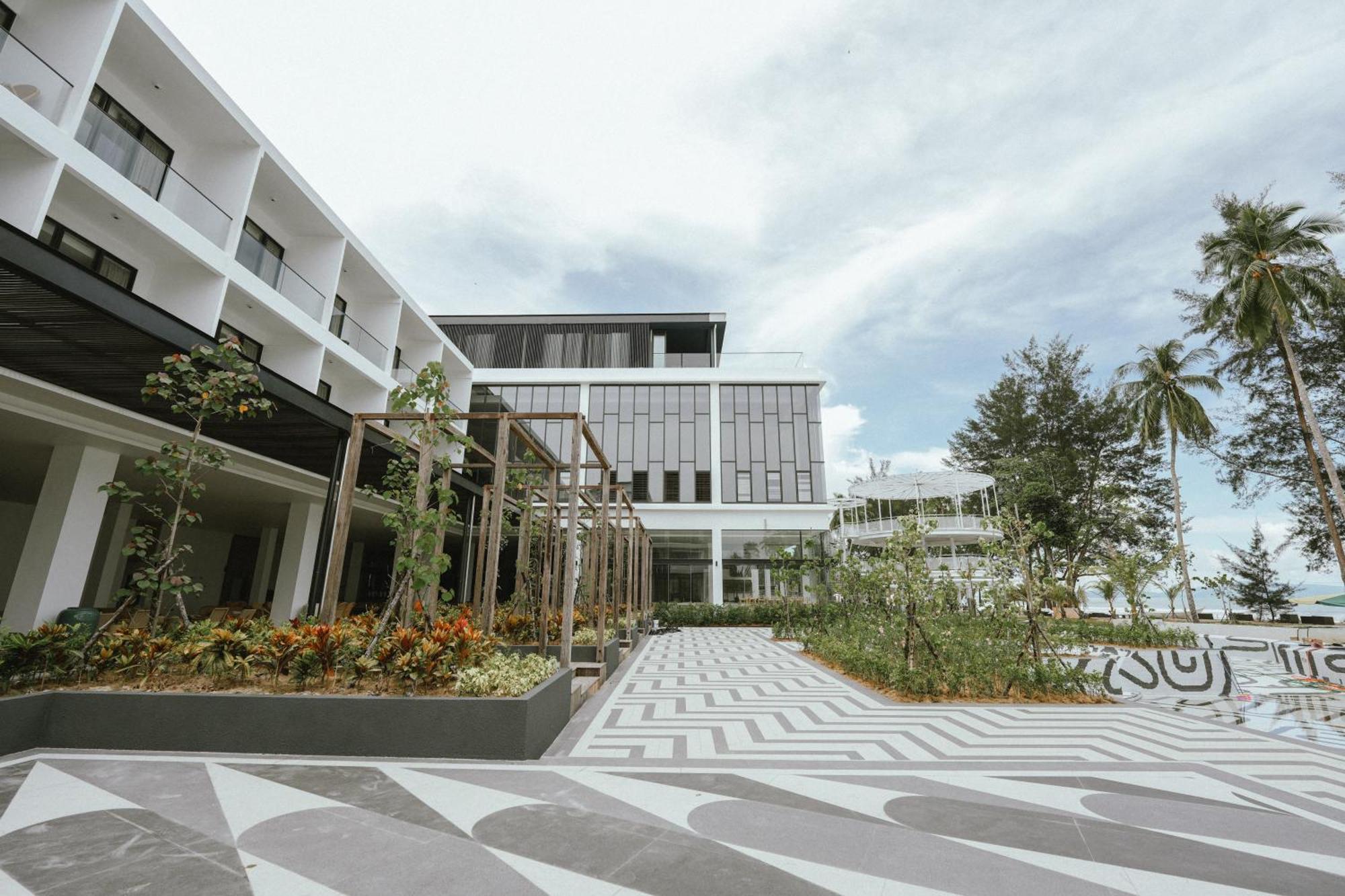 Roxy Beach Resort Sematan エクステリア 写真