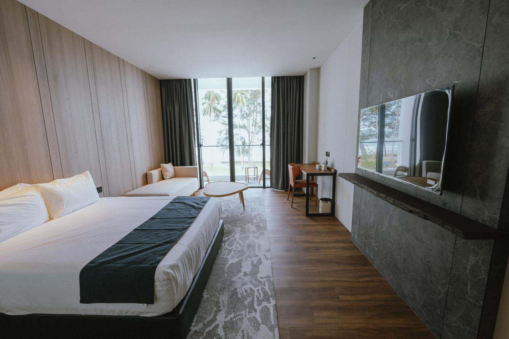 Roxy Beach Resort Sematan エクステリア 写真