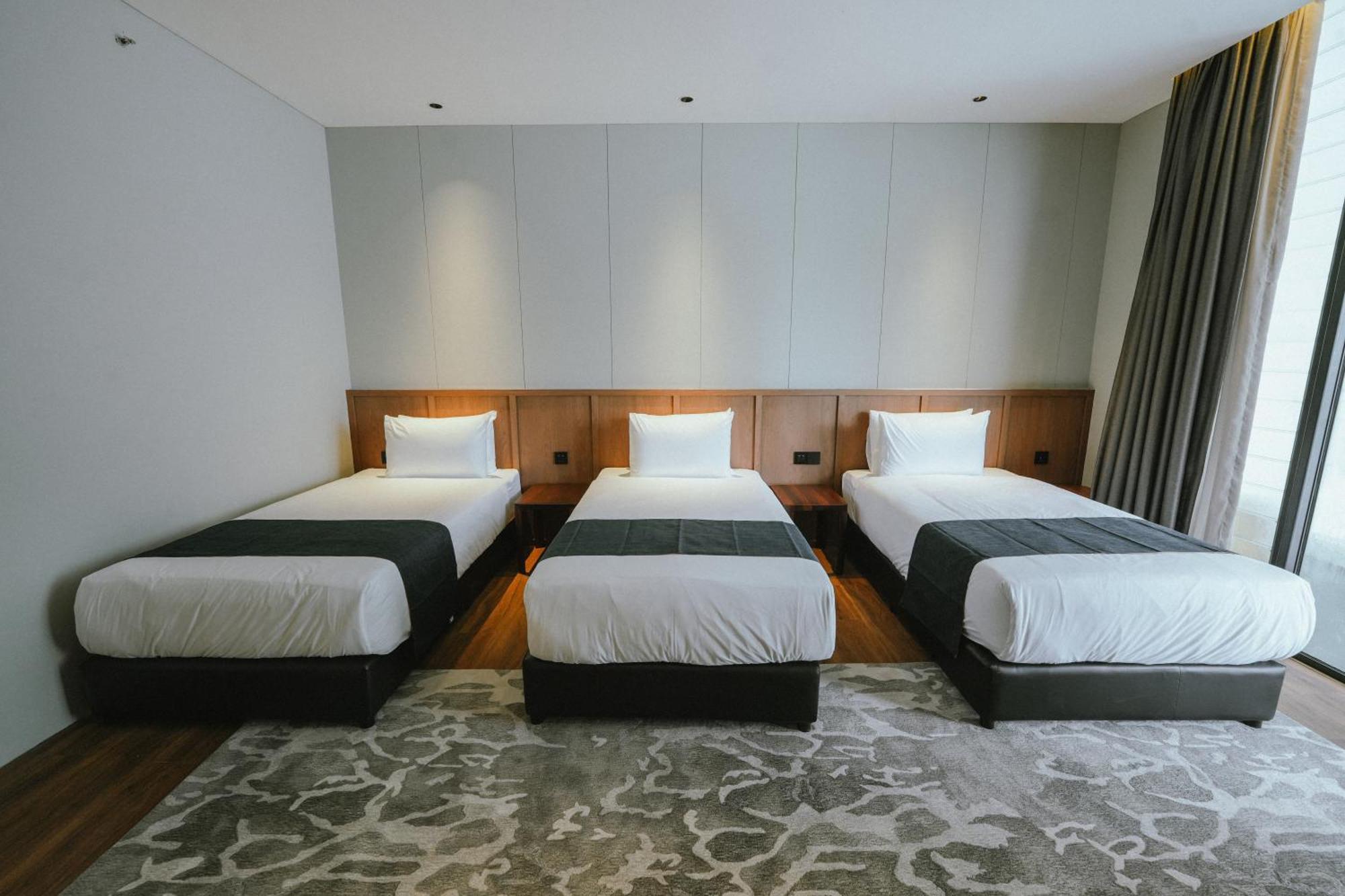 Roxy Beach Resort Sematan エクステリア 写真