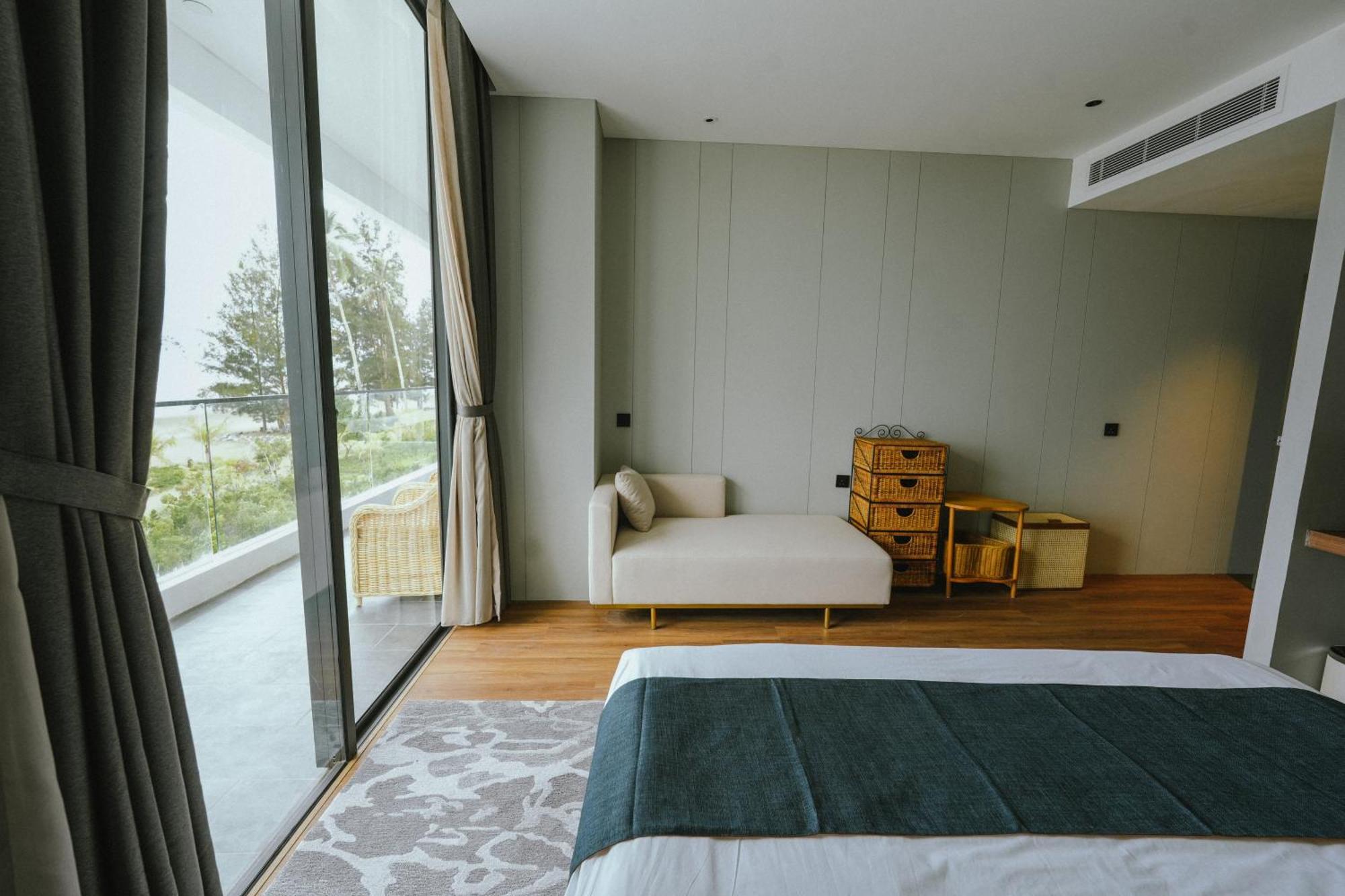 Roxy Beach Resort Sematan エクステリア 写真
