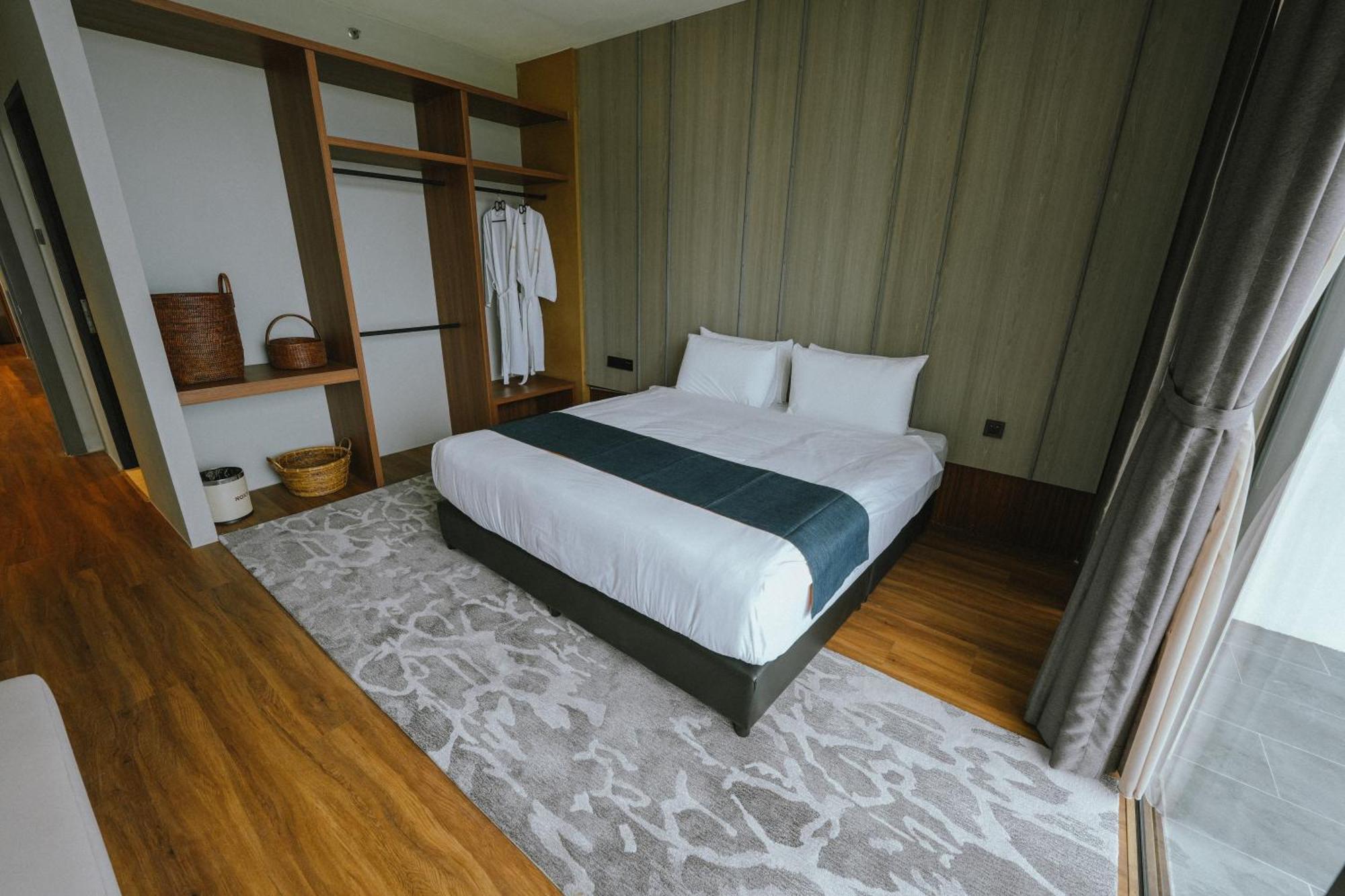 Roxy Beach Resort Sematan エクステリア 写真