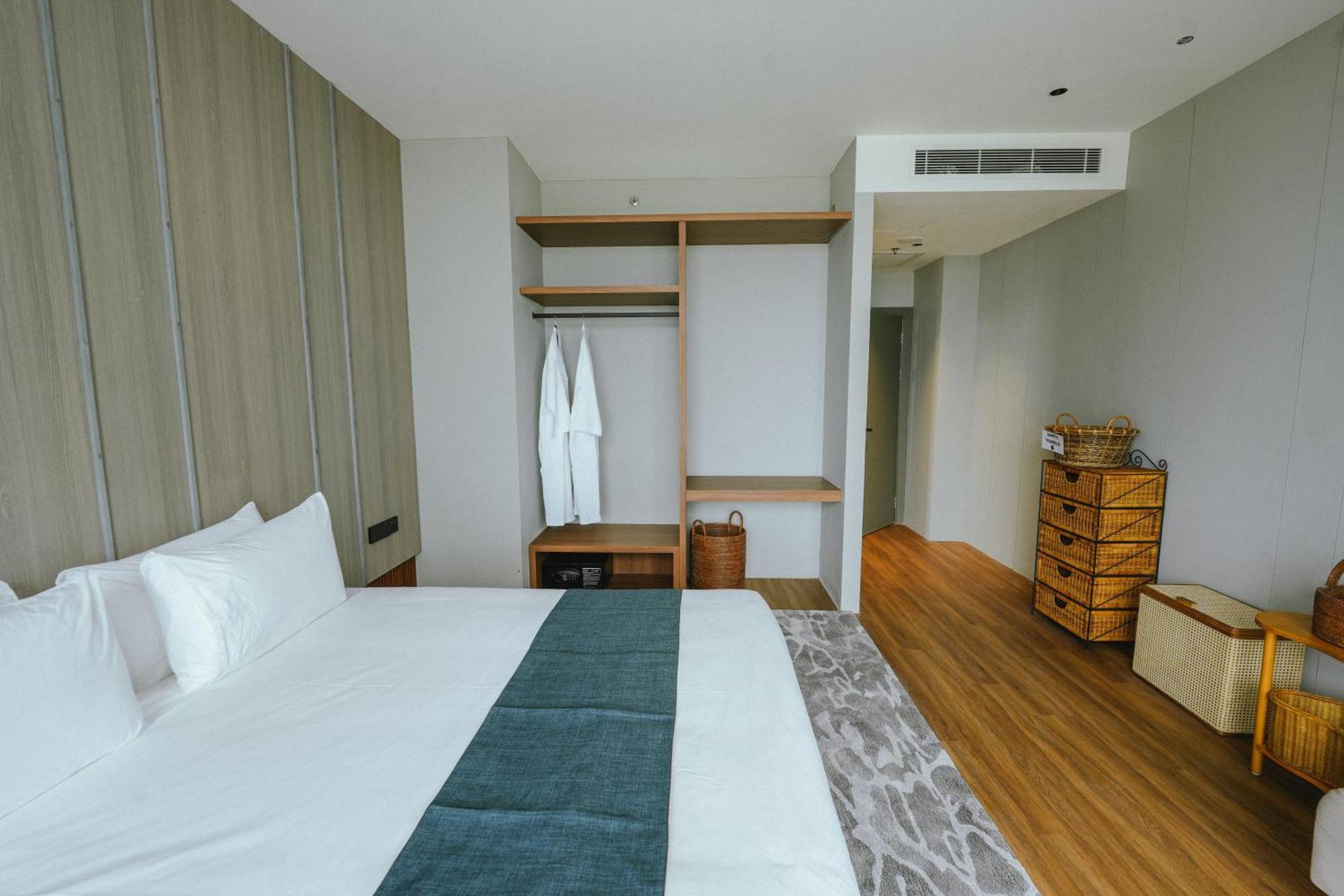Roxy Beach Resort Sematan エクステリア 写真