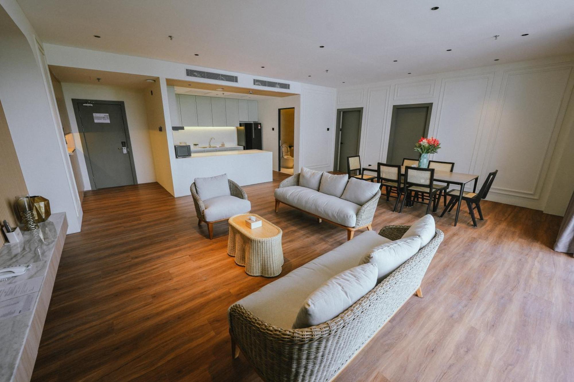Roxy Beach Resort Sematan エクステリア 写真