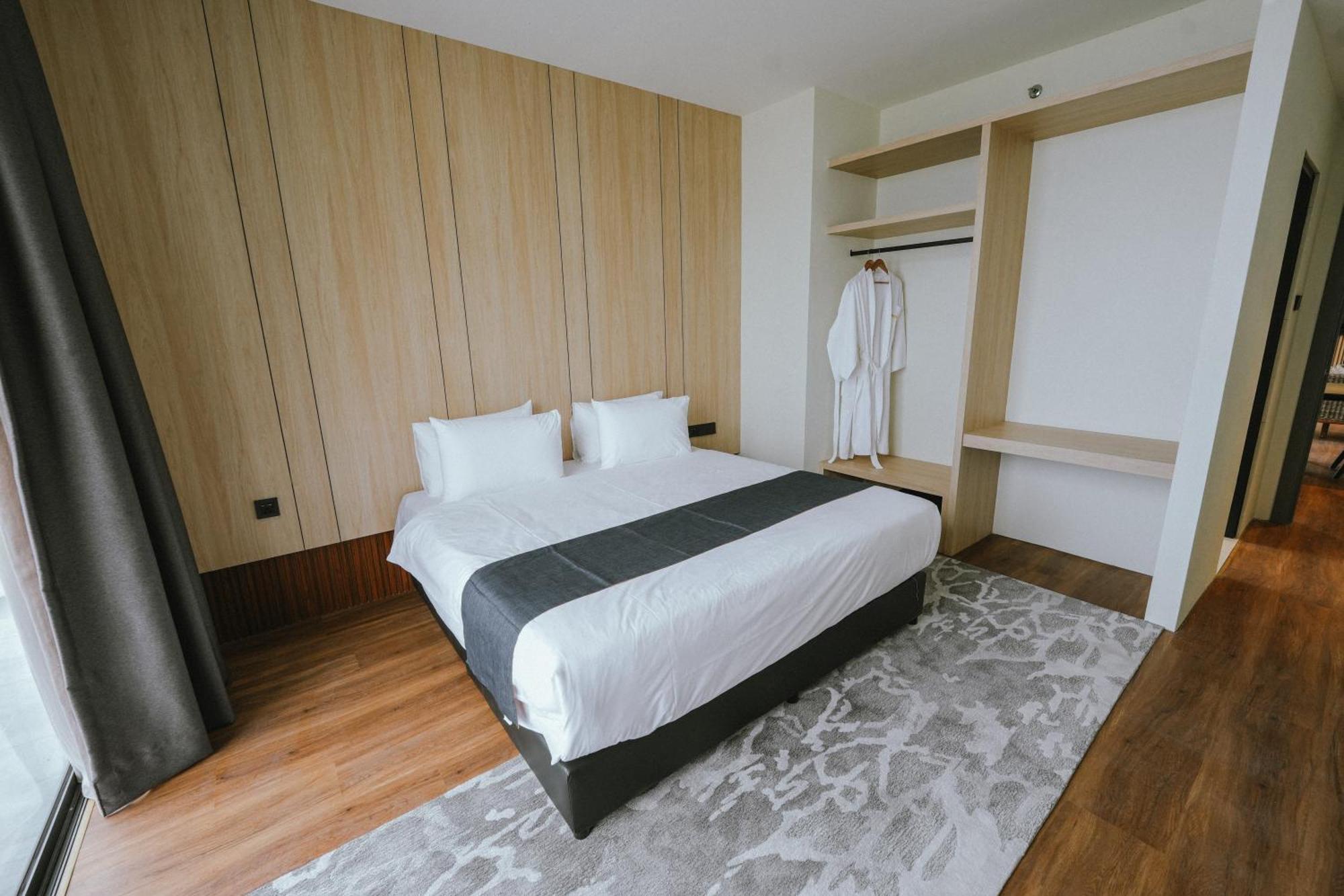 Roxy Beach Resort Sematan エクステリア 写真