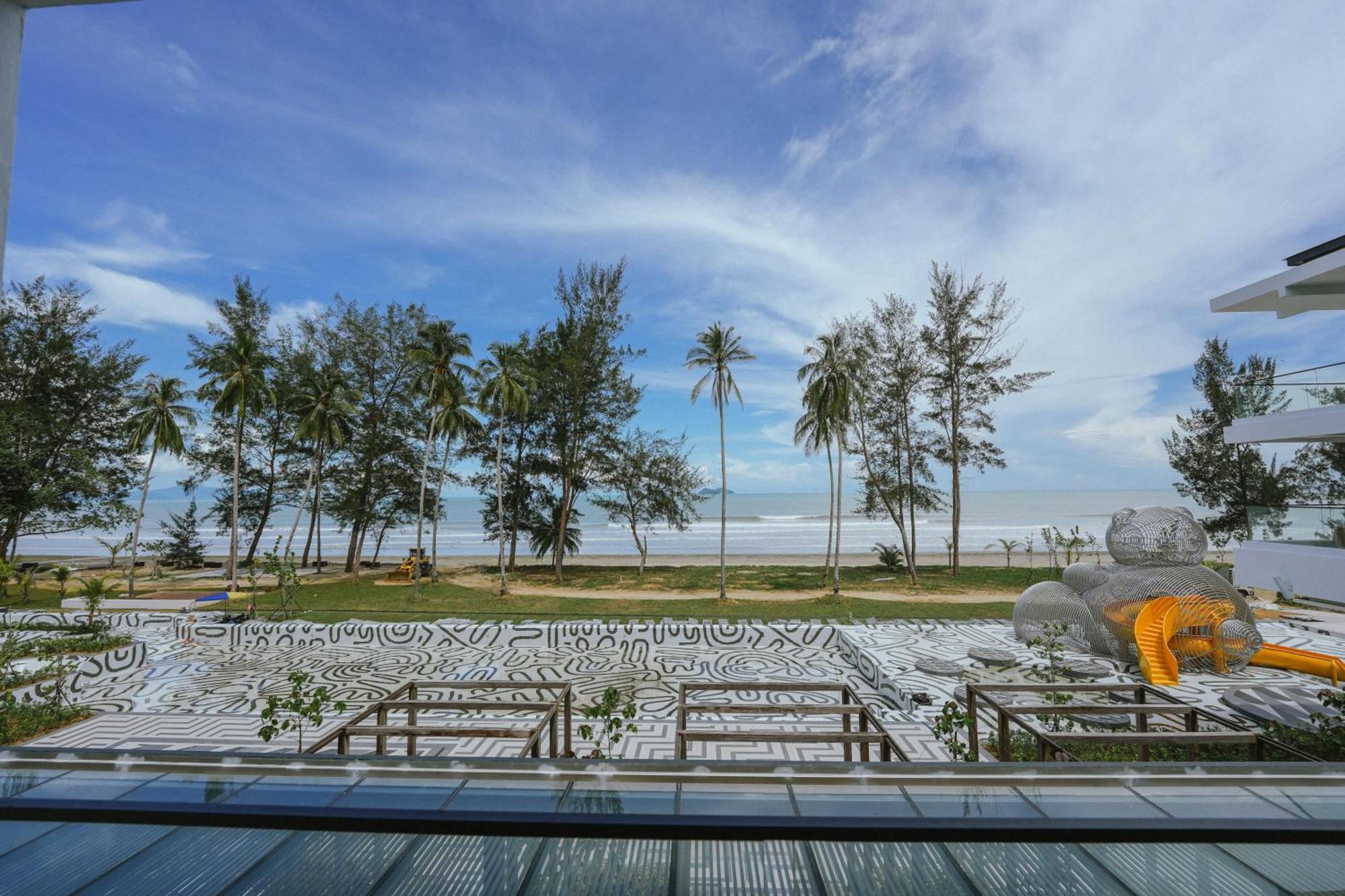 Roxy Beach Resort Sematan エクステリア 写真