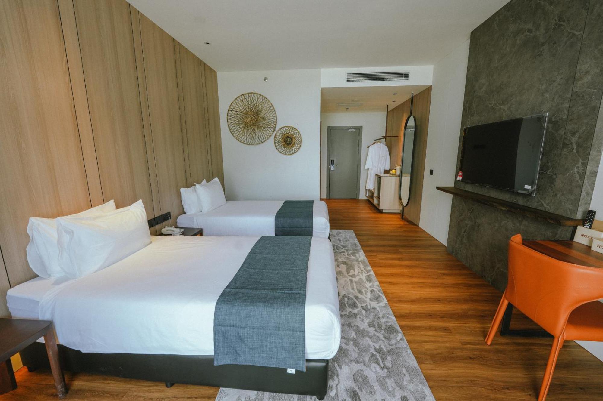 Roxy Beach Resort Sematan エクステリア 写真